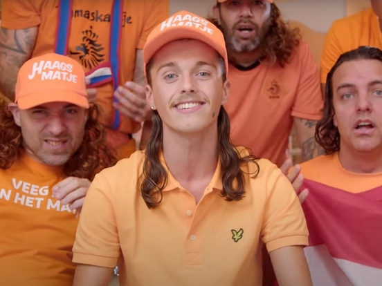 Chicco maakt Haags WK-lied 'Veeg Ze Van Het Matje': 'Hij is lekker aanstekelijk'