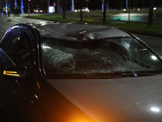 Fietser zwaargewond na botsing met auto op Zuid-Hollandlaan