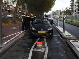 Voor de 51e keer rijdt automobilist tegen horrorpoller Escamplaan